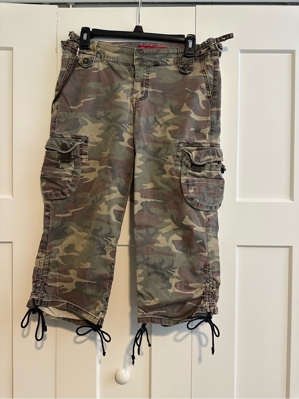 GLO jeans Juniors Camouflage Cargo Capris in Olive/Brown